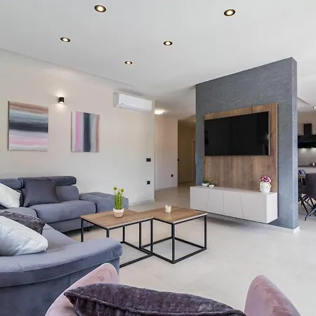 Bella Villa