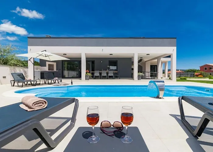 Bella Villa *